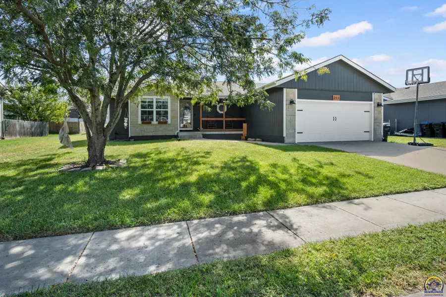 211 SE 44th Ter, Topeka, KS 66609 - Image #2