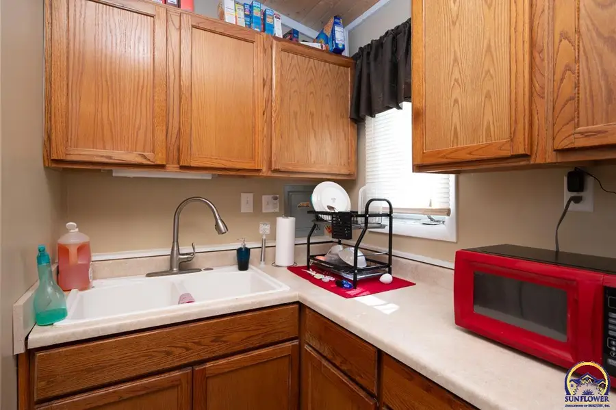 909 SW 31st St, Topeka, KS 66611 - Image #2