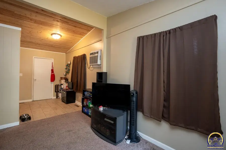 909 SW 31st St, Topeka, KS 66611 - Image #3