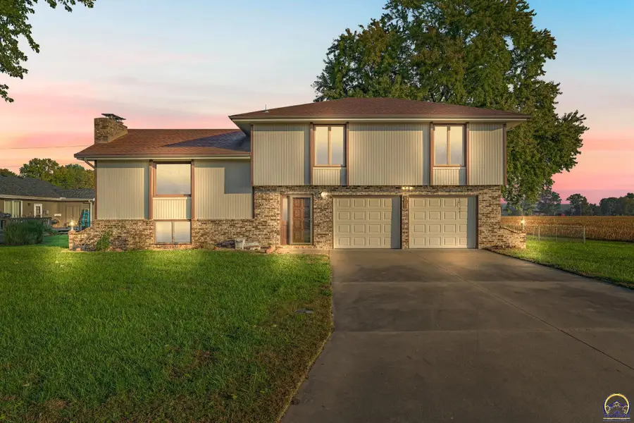 604 E Mercury St, Silver Lake, KS 66539 - Image #2