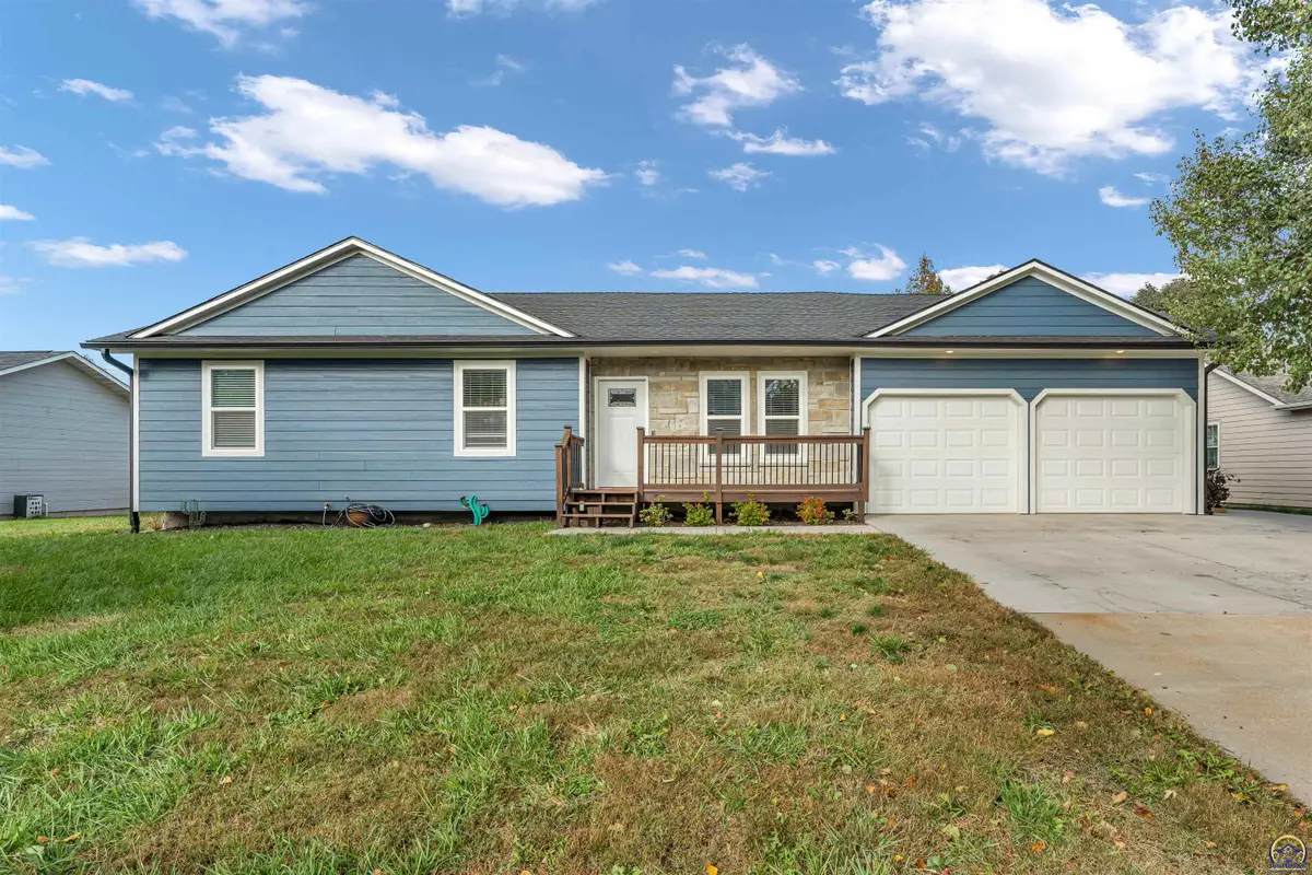 8739 Eagles Landing Dr, Manhattan, KS 66502 - Image #1
