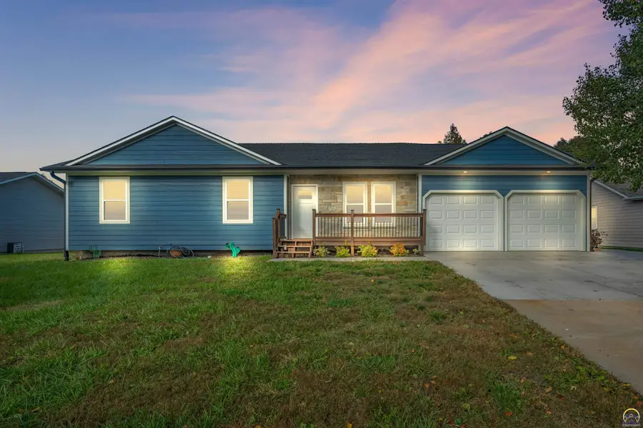 8739 Eagles Landing Dr, Manhattan, KS 66502 - Image #2