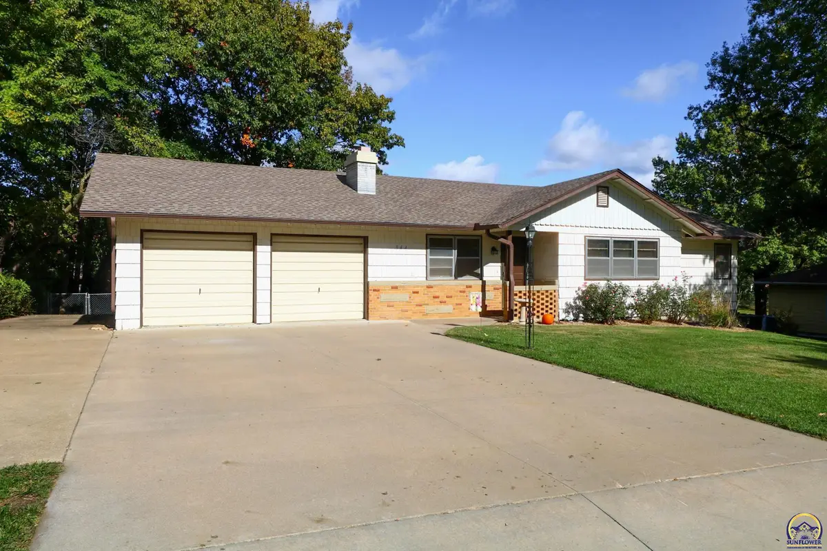 944 Oxford Dr, Emporia, KS 66801 - Image #1