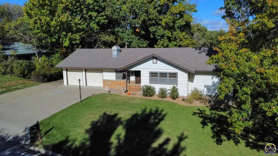 944 Oxford Dr, Emporia, KS 66801 - Image #3