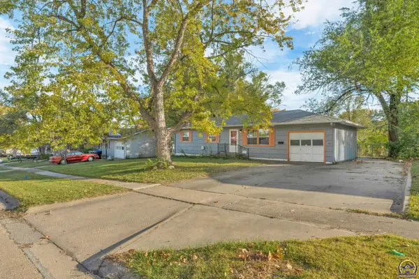 3231 SW 30th Ter, Topeka, KS 66614