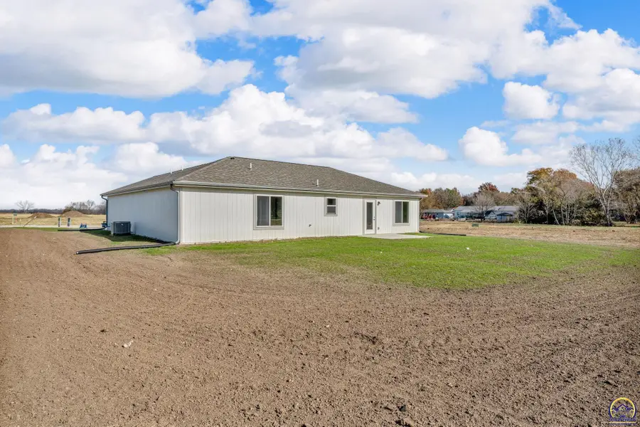 727 Teresa Ct, Carbondale, KS 66414 - Image #2