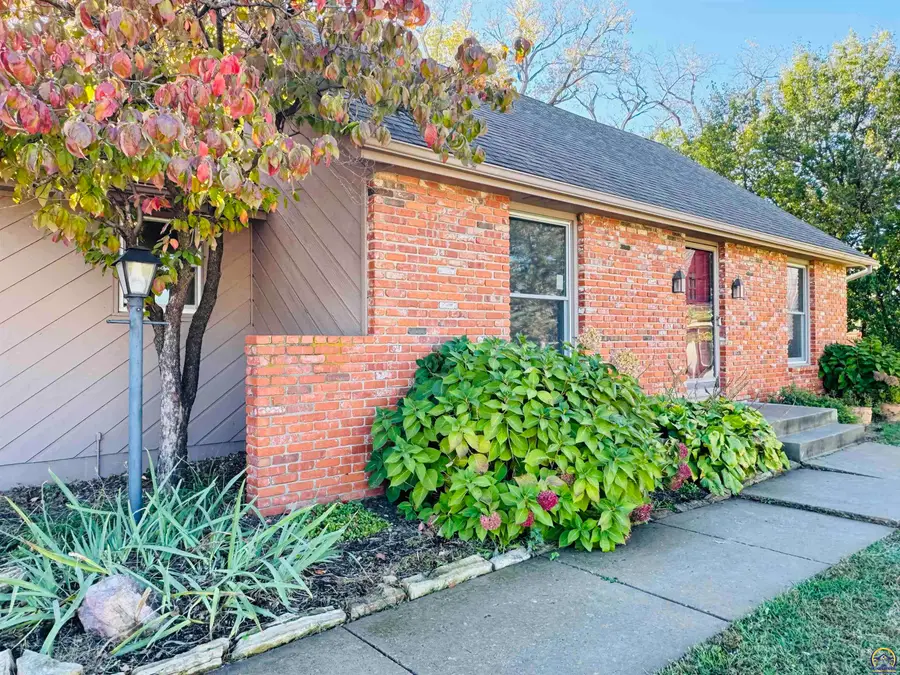 5639 SW West Dr, Topeka, KS 66606 - Image #2