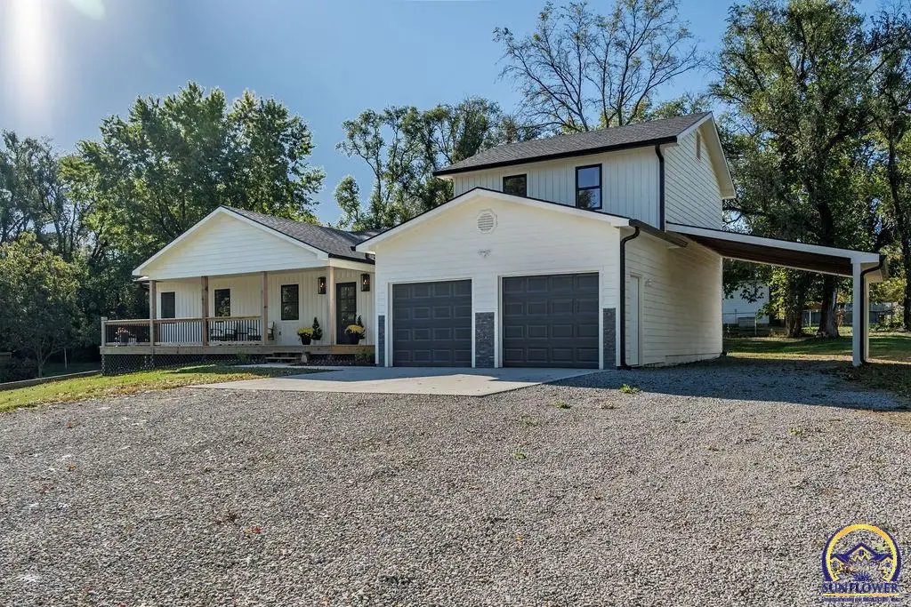 621 Monroe St, Oskaloosa, KS 66066 - Image #1