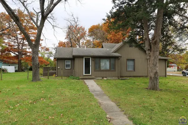 1048 Sunnyslope St, Emporia, KS 66801