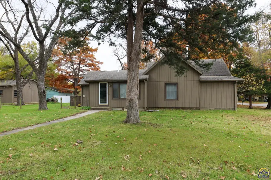 1048 Sunnyslope St, Emporia, KS 66801 - Image #2