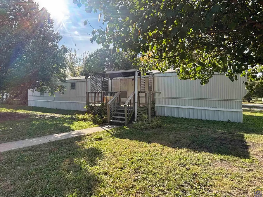 413 Eveningside Dr, Emporia, KS 66801 - Image #2