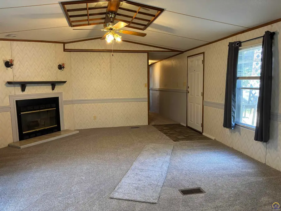 413 Eveningside Dr, Emporia, KS 66801 - Image #3