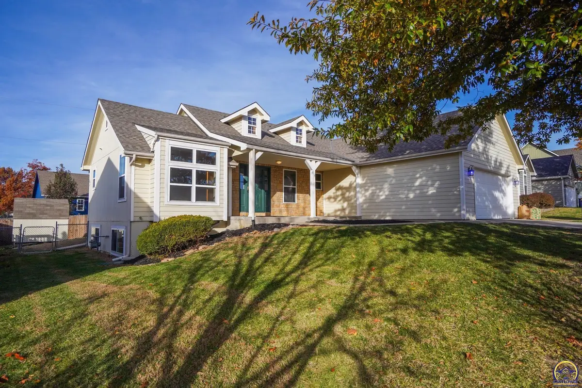 495 E 13th St, Tonganoxie, KS 66086 - Image #1