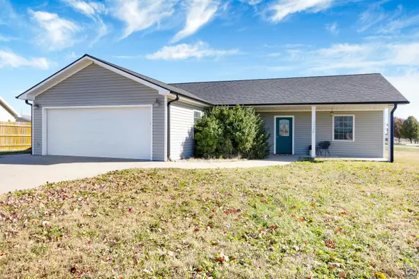 2720 Brookpark Dr, Manhattan, KS 66502