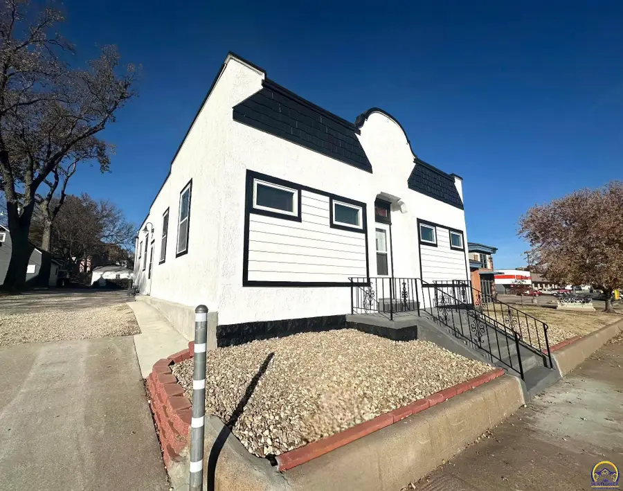 2012 SW 10th Ave, Topeka, KS 66604 - Image #3