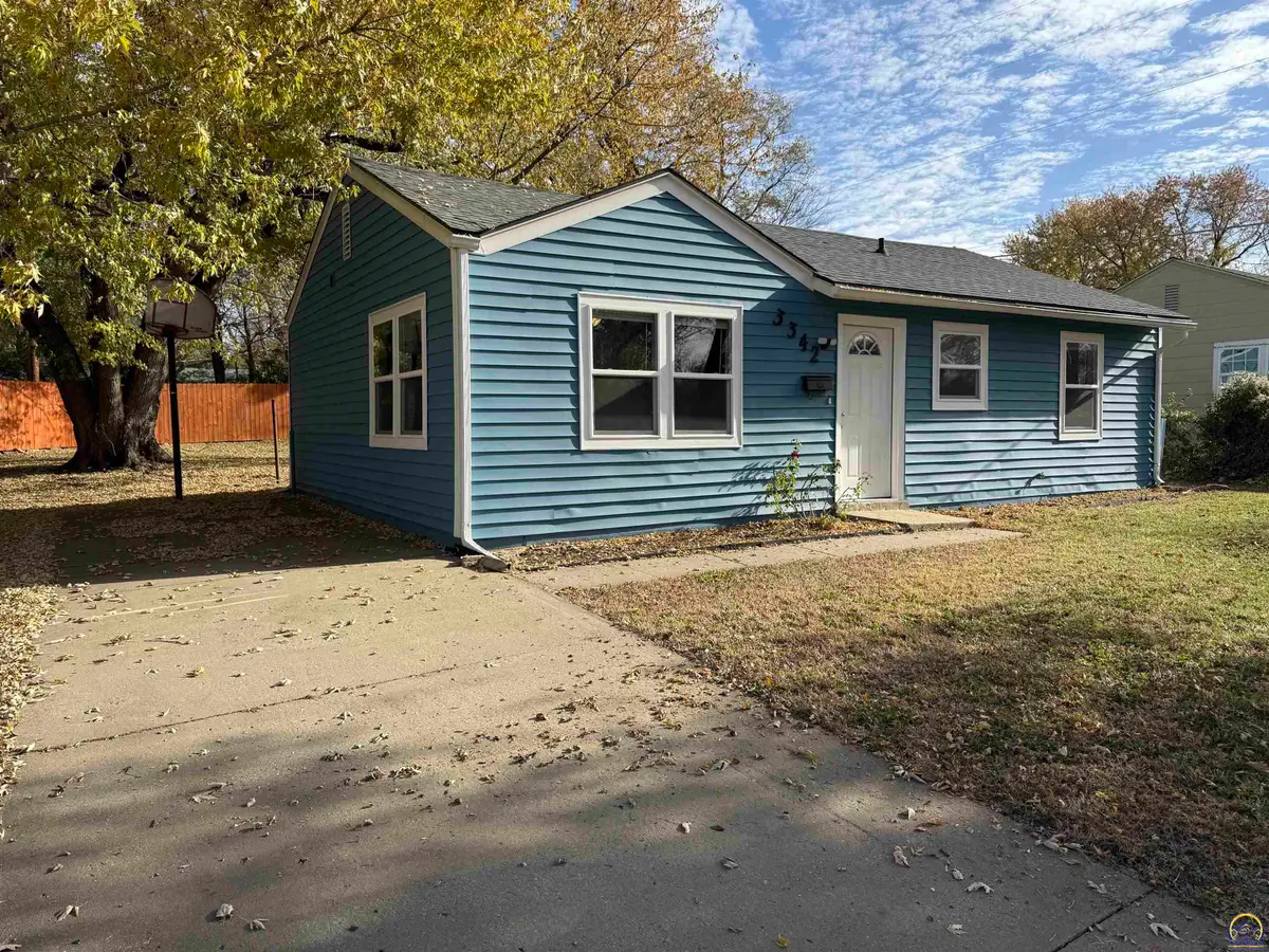3342 SE Irvingham St, Topeka, KS 66605 - Image #1