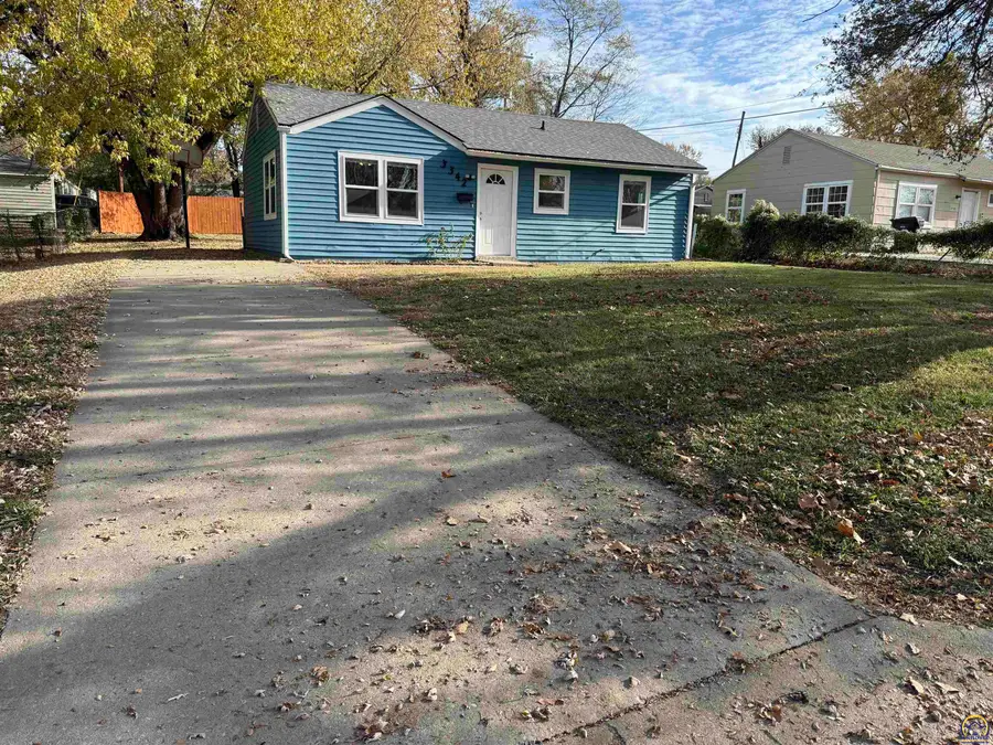 3342 SE Irvingham St, Topeka, KS 66605 - Image #2