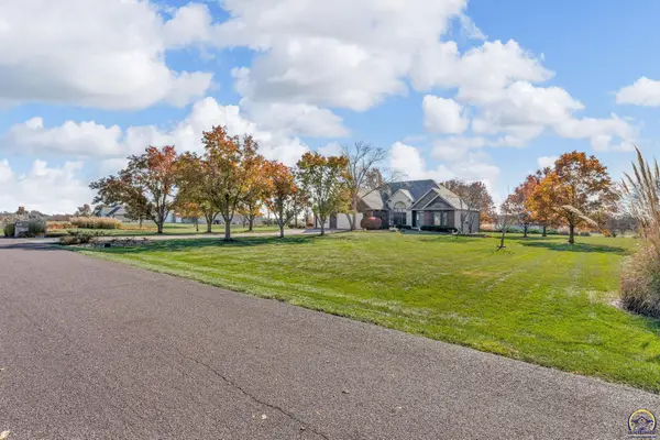 7639 SW 19th St, Topeka, KS 66615