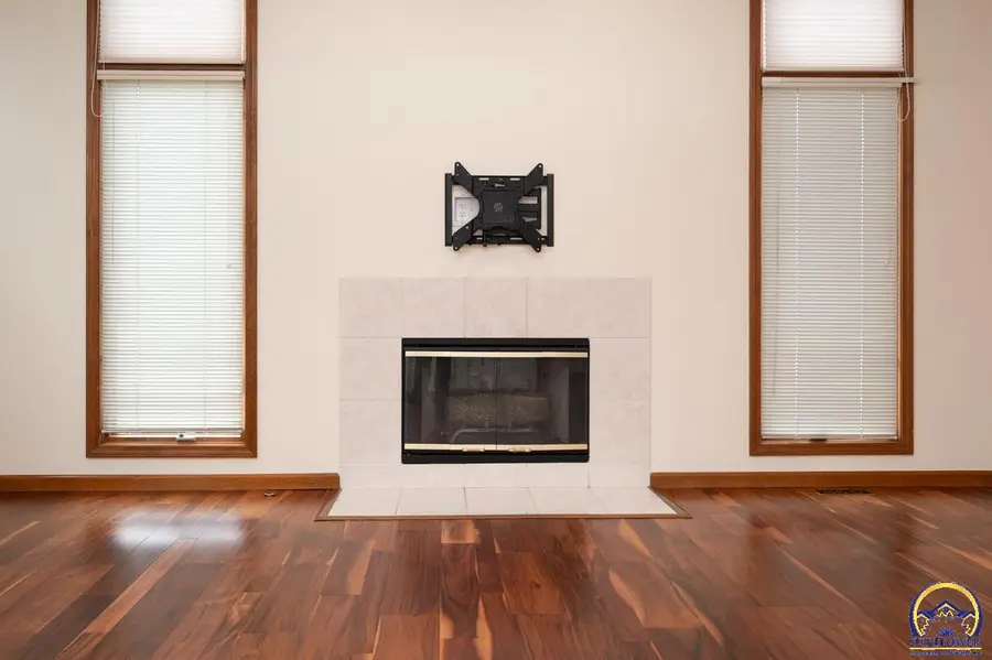 3633 SW Ashworth Pl, Topeka, KS 66614 - Image #3