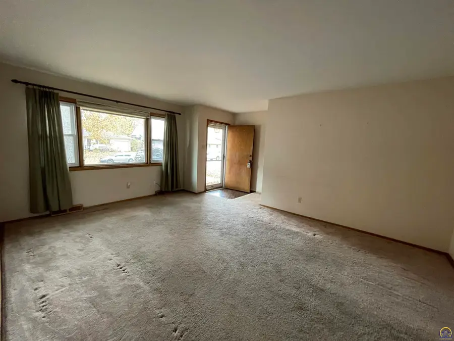 2924 SW Medford Ave, Topeka, KS 66611 - Image #3