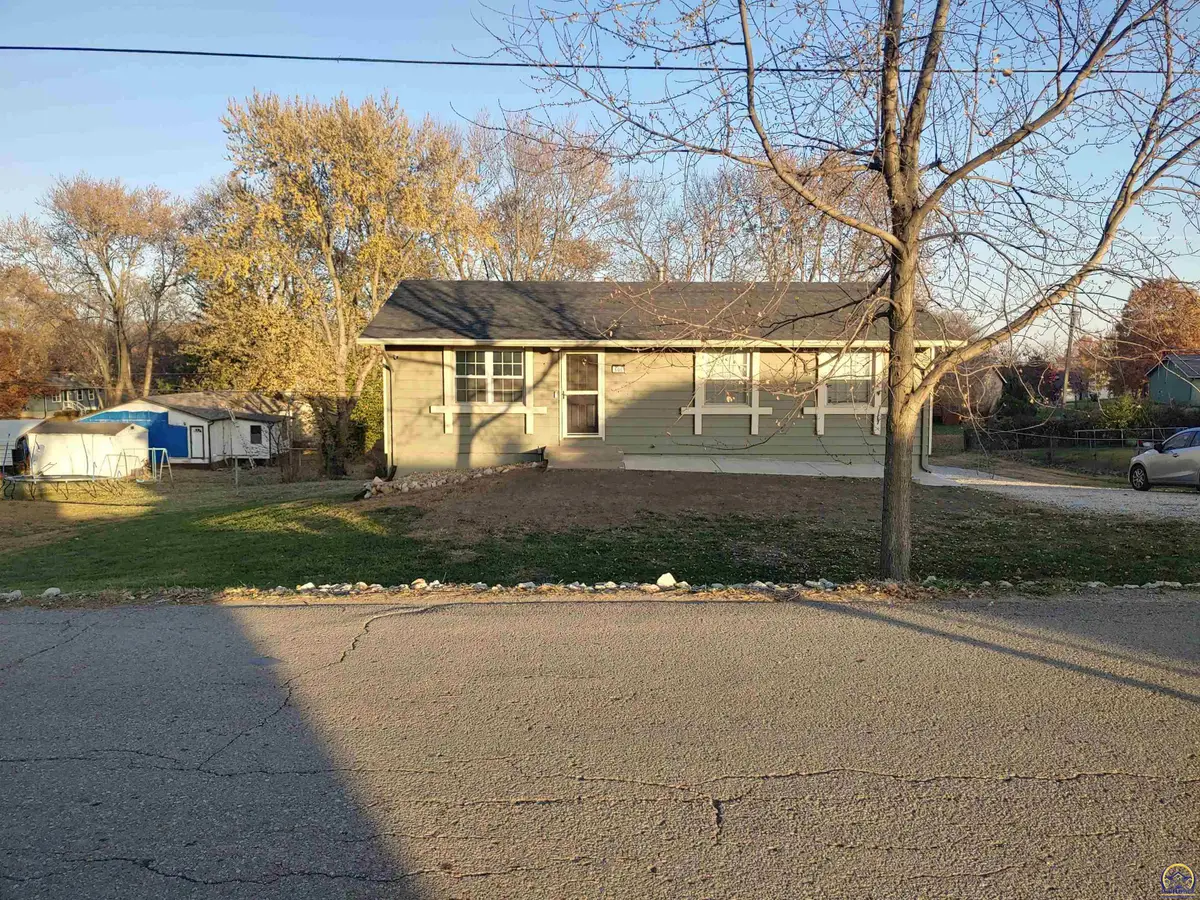 606 S Union St, McLouth, KS 66054 - Image #1