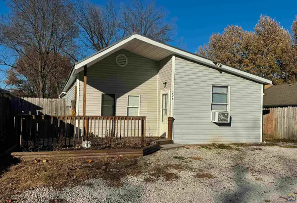 206 E Lucy, McLouth, KS 66054