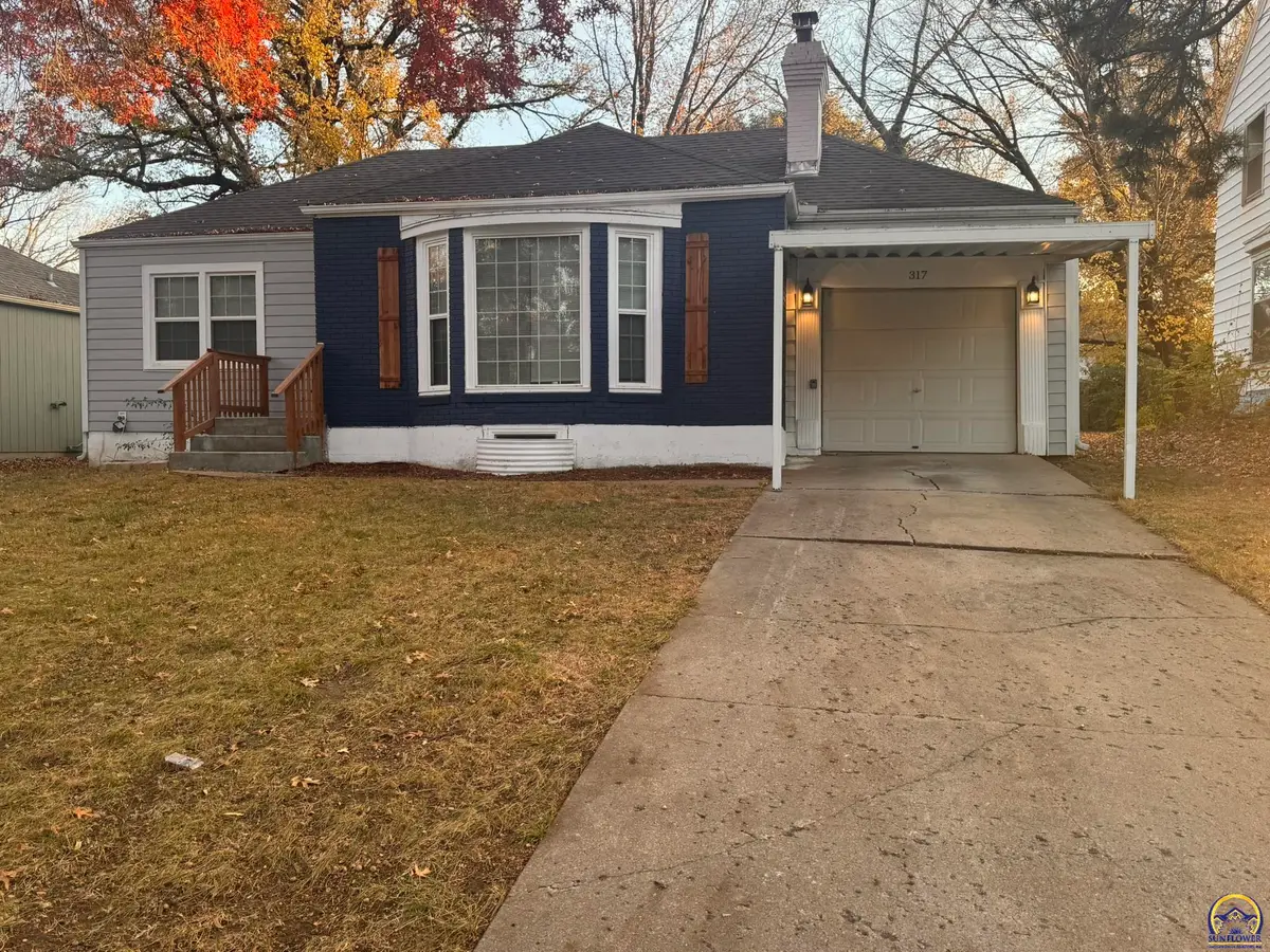 317 SW Hillside Dr, Topeka, KS 66611 - Image #1