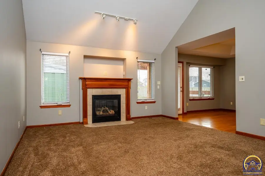 1022 SW Morna Dr, Topeka, KS 66604 - Image #2