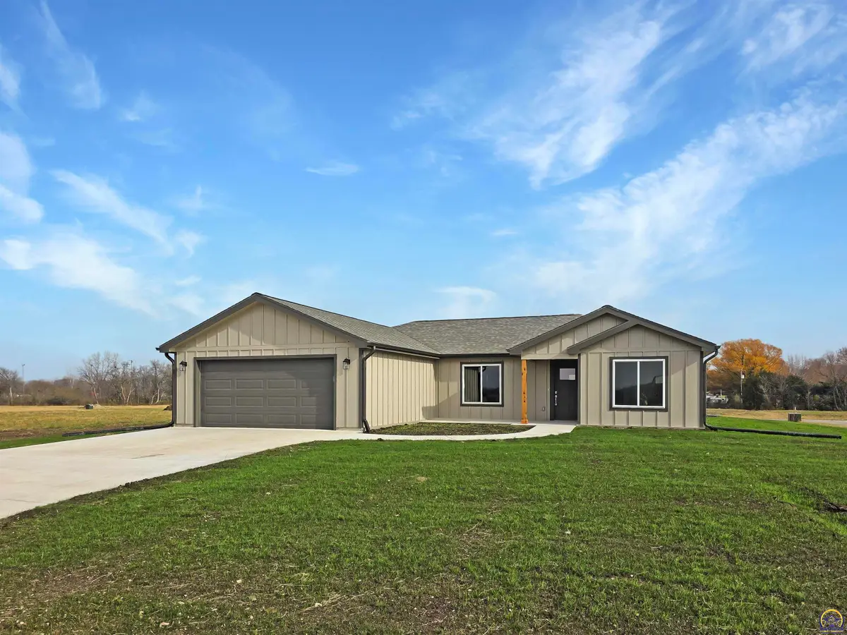 304 Clay Ave, Carbondale, KS 66414 - Image #1