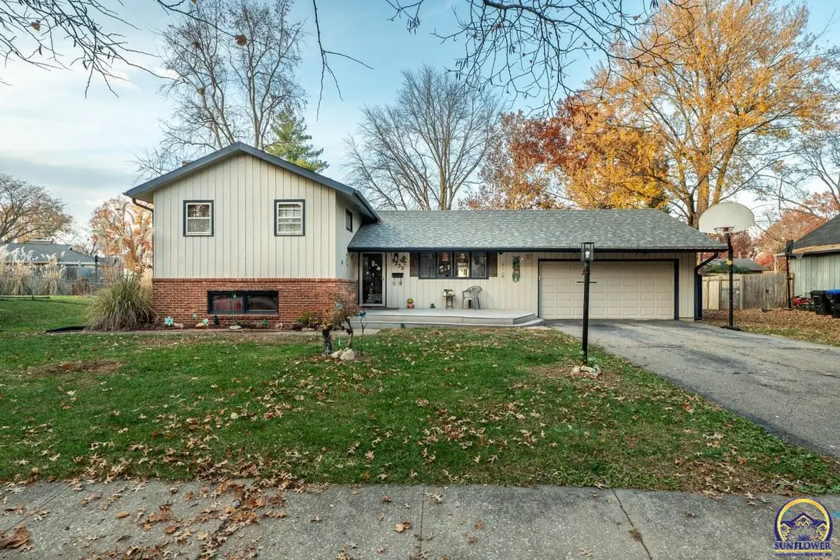 5232 SW Belle Ter, Topeka, KS 66604 - Image #1