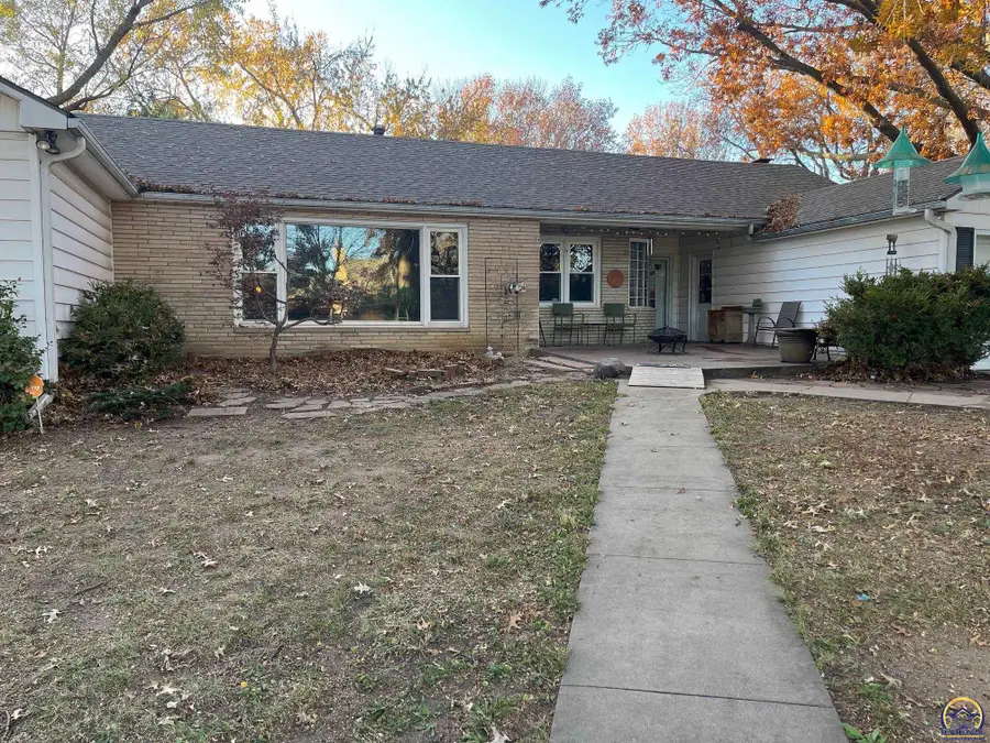 1129 SW Prairie Rd, Topeka, KS 66604 - Image #2