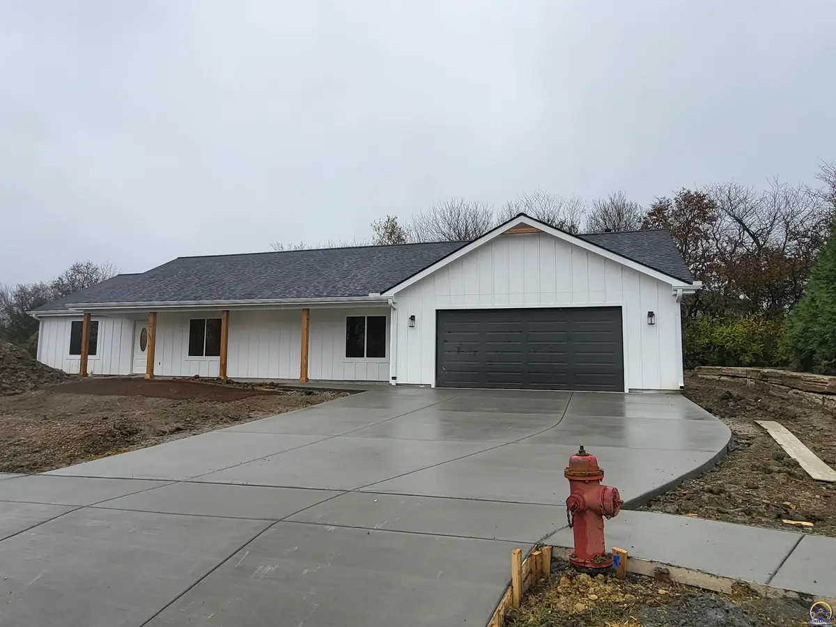 3328 SE Powell St, Topeka, KS 66605 - Image #1