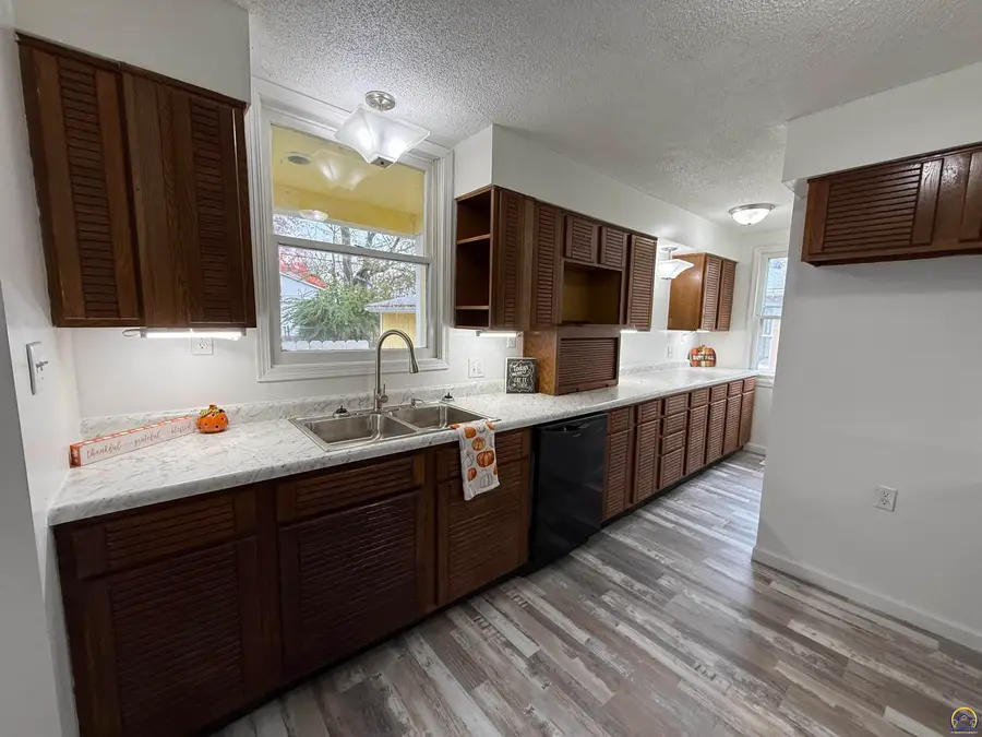 1115 SW Woodward Ave, Topeka, KS 66605 - Image #2