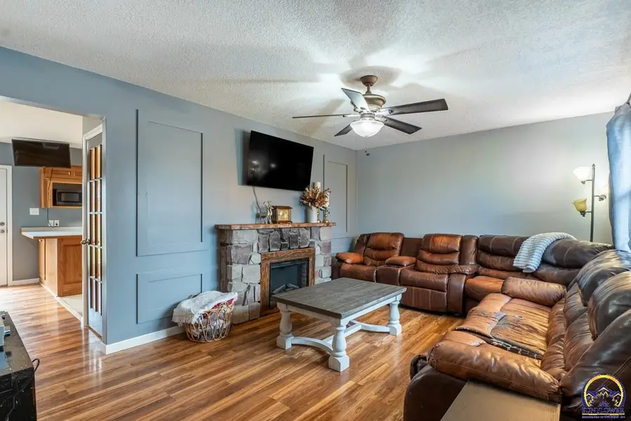 113 W Ridgeway St, Carbondale, KS 66414 - Image #2