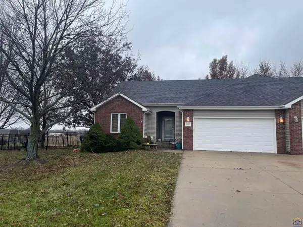 1117 Columbine Dr, Holton, KS 66436