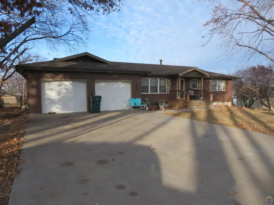 208 Sunflower Blvd, Ozawkie, KS 66070 - Image #2