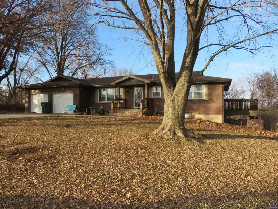 208 Sunflower Blvd, Ozawkie, KS 66070 - Image #3