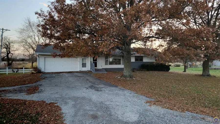 827 Second St, Whiting, KS 66552 - Image #2