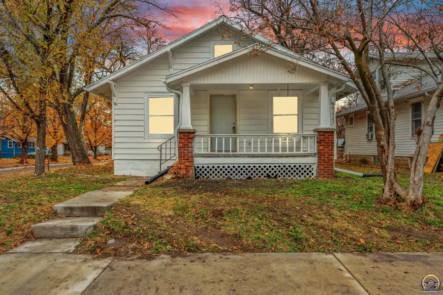 2016 SW 12th St, Topeka, KS 66604 - Image #2