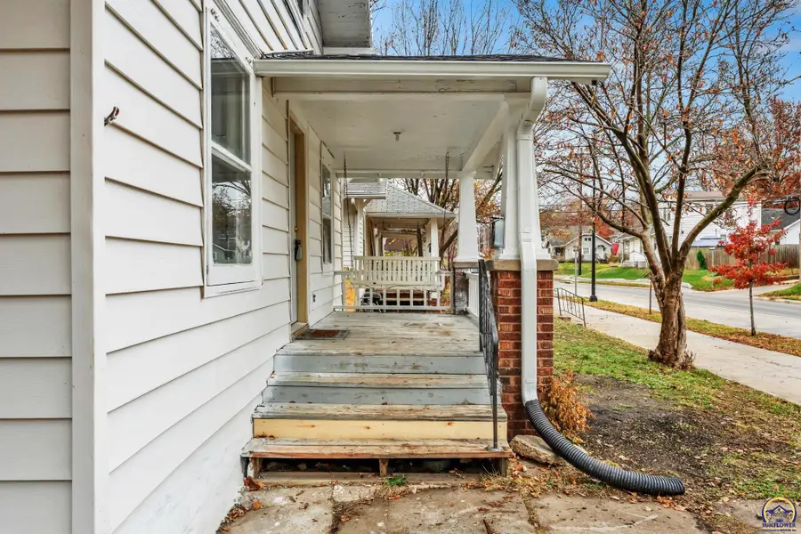 2016 SW 12th St, Topeka, KS 66604 - Image #3