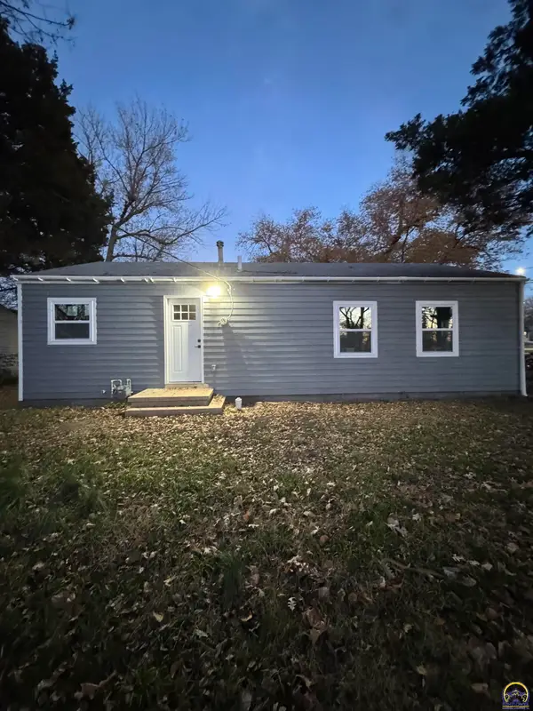 3433 SE Adams St, Topeka, KS 66605