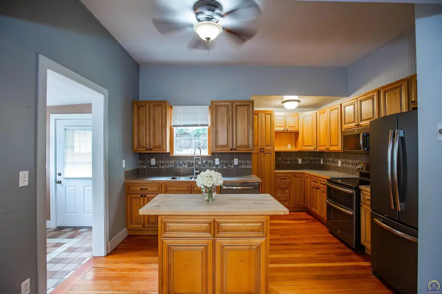 613 Poplar St, Wamego, KS 66547 - Image #3