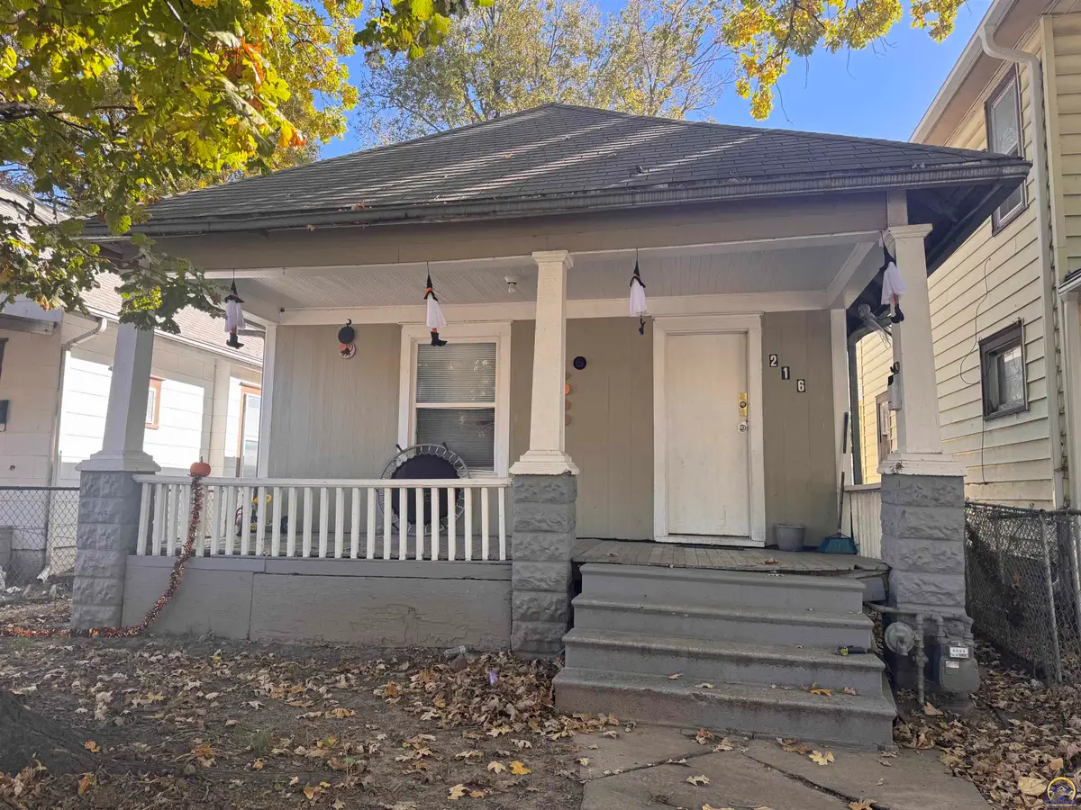 216 SE Lake St, Topeka, KS 66607 - Image #1