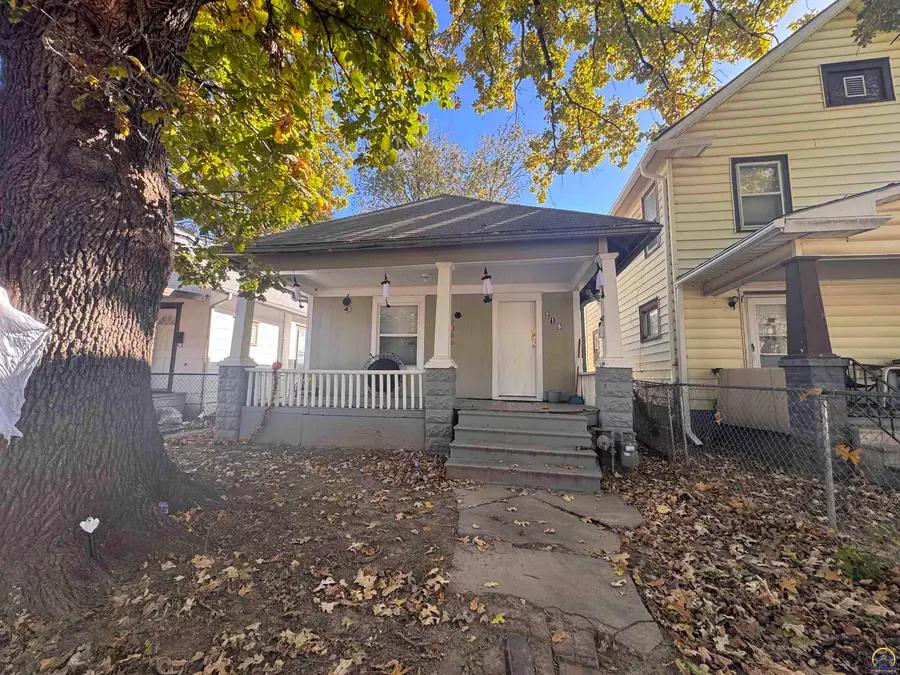 216 SE Lake St, Topeka, KS 66607 - Image #2