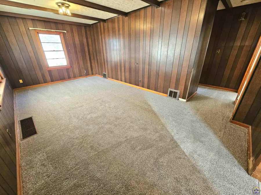 930 NE Kellam Ave, Topeka, KS 66616 - Image #3