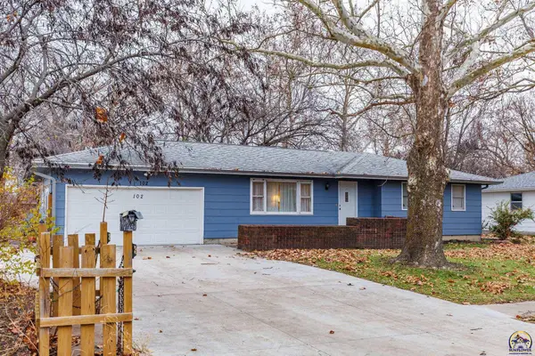 102 Navarre St, Rossville, KS 66533