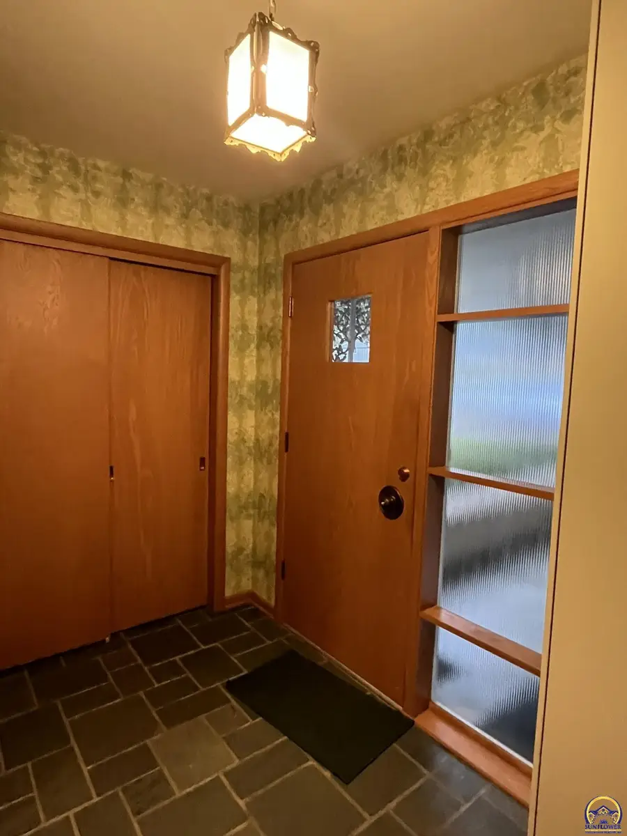 5008 SW 23rd St, Topeka, KS 66614 - Image #2