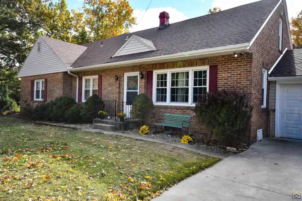 715 NW 35th St, Topeka, KS 66617