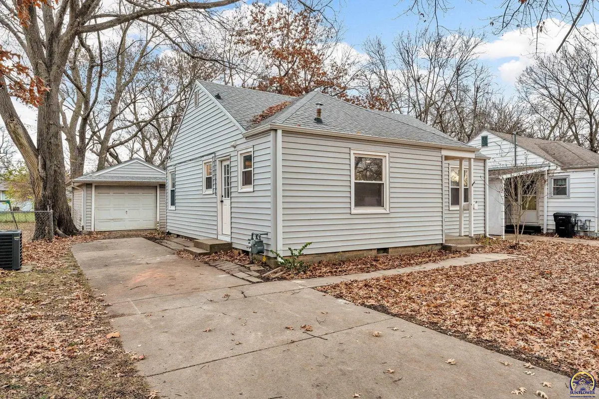 2212 SW Plass Ave, Topeka, KS 66611 - Image #1