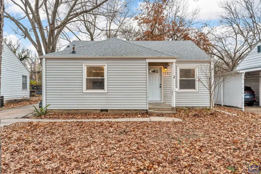 2212 SW Plass Ave, Topeka, KS 66611 - Image #2